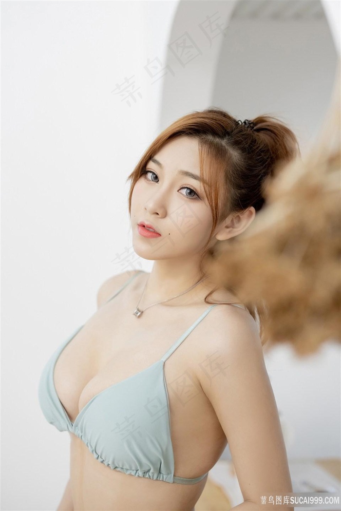 翘臀后进撸管图