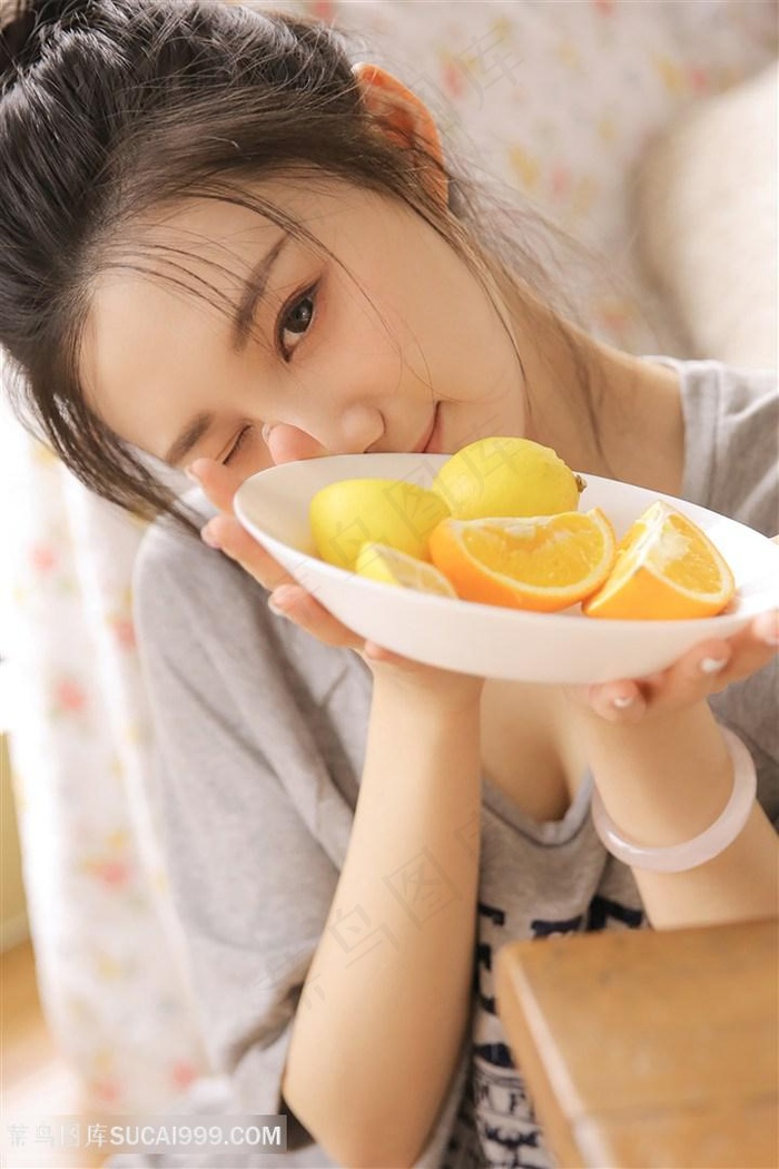 美女裸身日大比玩大奶片